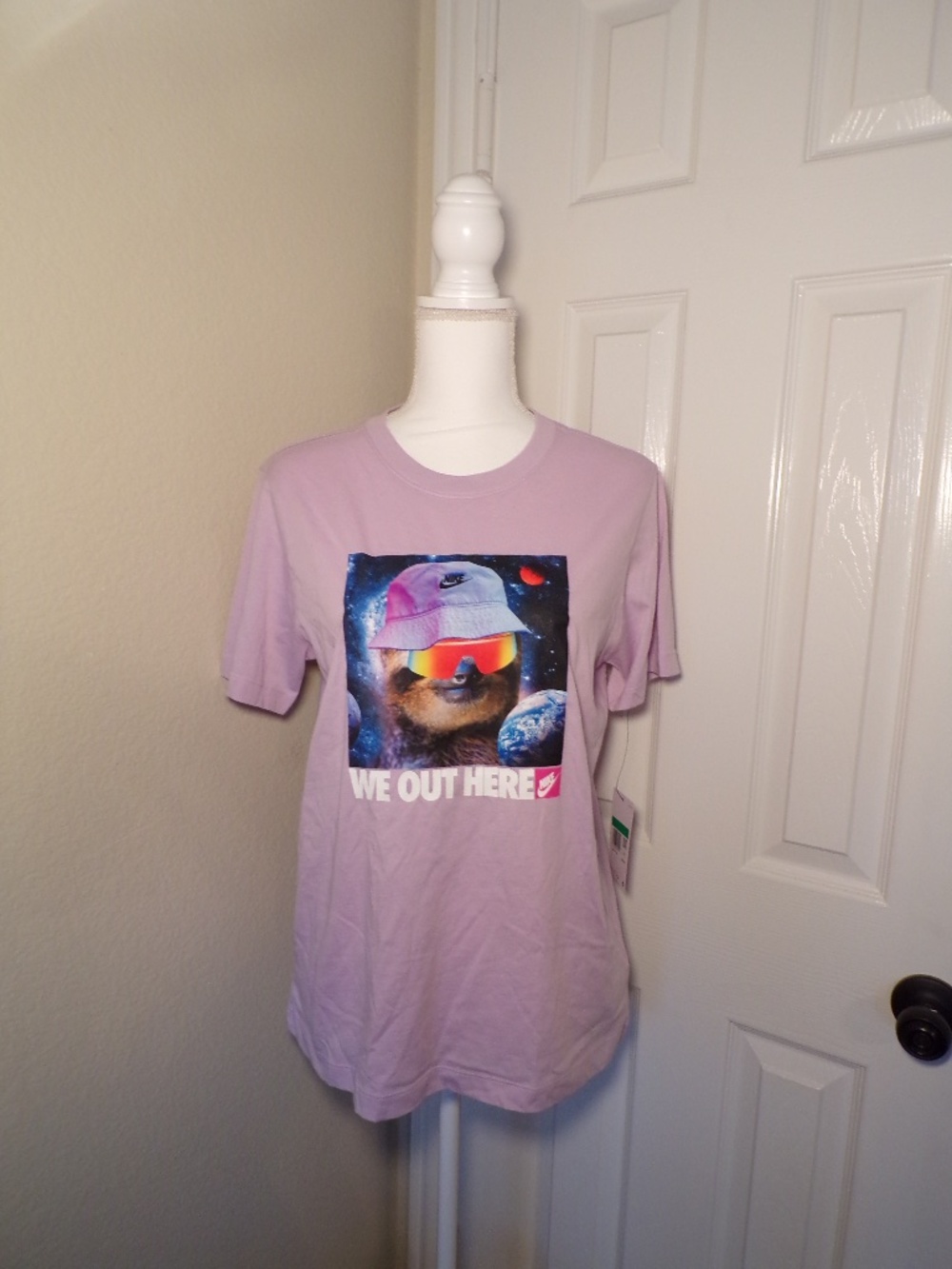 Nike Kids "We Out Here" Space Sloth Graphic T-Shirt – Lavender – Size XL